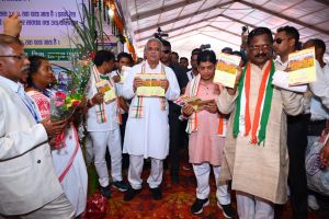  मुख्यमंत्री  विश्व आदिवासी दिवस पर  सीतापुर में आय़ोजित कार्यक्रम में हुए शामिल