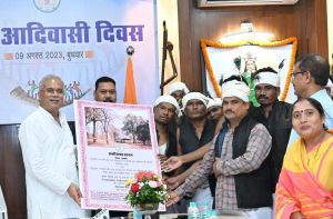 मुख्यमंत्री ने प्रदेश में पहली बार प्रदान किए पर्यावास अधिकार मान्यता पत्र मुख्यमंत्री ने प्रदेश में पहली बार प्रदान किए पर्यावास अधिकार मान्यता पत्र