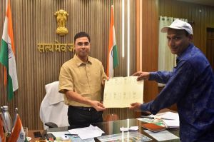 बालोद जिले में पोस्ट कार्ड के माध्यम से संदेश भेजकर मतदान के लिए किया जा रहा है प्रेरित बालोद जिले में पोस्ट कार्ड के माध्यम से संदेश भेजकर मतदान के लिए किया जा रहा है प्रेरित