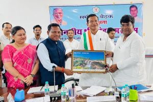 शासकीय योजनाओं का शत-प्रतिशत लाभ दिलाना शासन की सर्वाेच्च प्राथमिकता : मोहन मरकाम शासकीय योजनाओं का शत-प्रतिशत लाभ दिलाना शासन की सर्वाेच्च प्राथमिकता : मोहन मरकाम