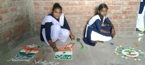 मतदाता जागरूकता अभियान अंतर्गत बच्चों ने बनाई मनमोहक रंगोली मतदाता जागरूकता अभियान अंतर्गत बच्चों ने बनाई मनमोहक रंगोली