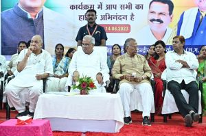 परम्परागत व्यवसाय को लाभकारी बनाना है, चाहे वह शिक्षा, रोजगार एवं स्वास्थ्य के क्षेत्र में हो-मुख्यमंत्री परम्परागत व्यवसाय को लाभकारी बनाना है, चाहे वह शिक्षा, रोजगार एवं स्वास्थ्य के क्षेत्र में हो-मुख्यमंत्री