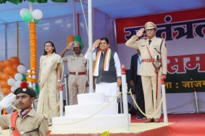 मंत्री डॉ. शिवकुमार डहरिया ने जांजगीर-चांपा में किया ध्वजारोहण मंत्री डॉ. शिवकुमार डहरिया ने जांजगीर-चांपा में किया ध्वजारोहण