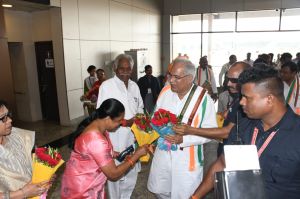 मुख्यमंत्री का जगदलपुर एयरपोर्ट में किया गया आत्मीय स्वागत मुख्यमंत्री का जगदलपुर एयरपोर्ट में किया गया आत्मीय स्वागत