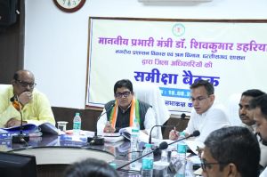 निर्माण कार्यों को गुणवत्ता के साथ समय पर करना सुनिश्चित करें, लापरवाही बर्दाश्त नहीं होगी: मंत्री डहरिया निर्माण कार्यों को गुणवत्ता के साथ समय पर करना सुनिश्चित करें, लापरवाही बर्दाश्त नहीं होगी: मंत्री डहरिया