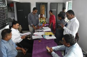 कलेक्टर एवं पुलिस अधीक्षक ने सांकरी में मतदाता सूची पुनरीक्षण कार्य का किया निरीक्षण कलेक्टर एवं पुलिस अधीक्षक ने सांकरी में मतदाता सूची पुनरीक्षण कार्य का किया निरीक्षण