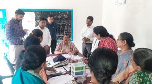 मतदान केन्द्रों में लगे विशेष शिविरों का कलेक्टर ने लिया जायजा मतदान केन्द्रों में लगे विशेष शिविरों का कलेक्टर ने लिया जायजा