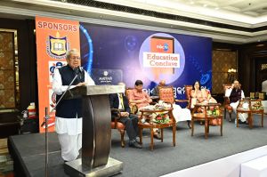 शिक्षाविद् व लेखक समाज में ला सकते हैं क्रांति : राज्यपाल विश्वभूषण हरिचंदन शिक्षाविद् व लेखक समाज में ला सकते हैं क्रांति : राज्यपाल विश्वभूषण हरिचंदन