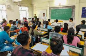 युवा मतदाताओं का नाम जोड़ने लगाया गया विशेष शिविर युवा मतदाताओं का नाम जोड़ने लगाया गया विशेष शिविर