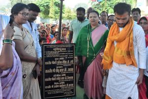 महिला एवं बाल विकास मंत्री ने दल्लीराजहरा में 02 करोड़ रुपये से अधिक के विकास कार्यों का किया भूमिपूजन महिला एवं बाल विकास मंत्री ने दल्लीराजहरा में 02 करोड़ रुपये से अधिक के विकास कार्यों का किया भूमिपूजन