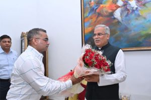 जनसंपर्क एवं परिवहन विभाग के आयुक्त दीपांशु काबरा ने जन्मदिन के अवसर पर मुख्यमंत्री भूपेश बघेल को बधाई और शुभकामनाएं दी जनसंपर्क एवं परिवहन विभाग के आयुक्त दीपांशु काबरा ने जन्मदिन के अवसर पर मुख्यमंत्री भूपेश बघेल को बधाई और शुभकामनाएं दी