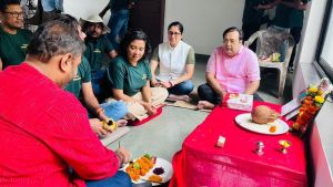 नवा रायपुर में निर्माता-निर्देशक रत्ना सिन्हा की नई फिल्म की शूटिंग शुरू हुई, 20 दिन तक चलेगी शूटिंग नवा रायपुर में निर्माता-निर्देशक रत्ना सिन्हा की नई फिल्म की शूटिंग शुरू हुई, 20 दिन तक चलेगी शूटिंग