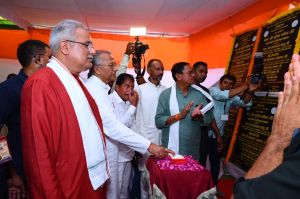 मुख्यमंत्री ने कुम्हारी में किया 55 करोड़ 33 लाख के विकास कार्यों का लोकार्पण एवं भूमिपूजन मुख्यमंत्री ने कुम्हारी में किया 55 करोड़ 33 लाख के विकास कार्यों का लोकार्पण एवं भूमिपूजन