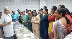 प्रशिक्षण कार्यशाला के दूसरे दिन रसायन विज्ञान की बारीकियों को रोचक तरीके से बताया गया प्रशिक्षण कार्यशाला के दूसरे दिन रसायन विज्ञान की बारीकियों को रोचक तरीके से बताया गया