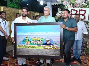 प्रदेश के विभिन्न जिलों के नागरिक मुख्यमंत्री को जन्मदिन की शुभकामनाएं देने उनके निवास पहुंचे प्रदेश के विभिन्न जिलों के नागरिक मुख्यमंत्री को जन्मदिन की शुभकामनाएं देने उनके निवास पहुंचे