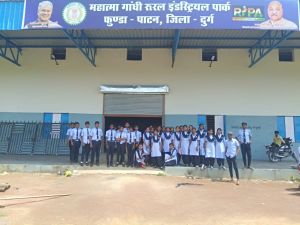 स्कूली विद्यार्थियों को नवाचार व उद्यमशीलता से जोड़ने के लिए फुंडा और सांकरा रीपा केन्द्र का कराया भ्रमण स्कूली विद्यार्थियों को नवाचार व उद्यमशीलता से जोड़ने के लिए फुंडा और सांकरा रीपा केन्द्र का कराया भ्रमण