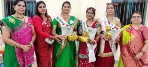 सुषमा के सर सजा तीज क्वीन का ताज, वंदना फर्स्ट रनरअप सुषमा के सर सजा तीज क्वीन का ताज, वंदना फर्स्ट रनरअप