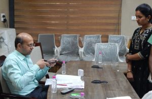 जनचौपाल में युवाओं ने सेंट्रल लाइब्रेरी में पेयजल सहित अन्य समस्याओं के समाधान के लिए किया आग्रह जनचौपाल में युवाओं ने सेंट्रल लाइब्रेरी में पेयजल सहित अन्य समस्याओं के समाधान के लिए किया आग्रह