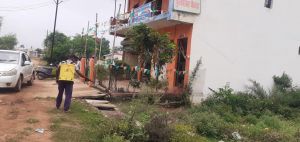 मच्छरों के बढ़ते प्रकोप के रोकथाम हेतु लार्वा हिट एवं ब्लिचिंग पाउडर का छिड़काव मच्छरों के बढ़ते प्रकोप के रोकथाम हेतु लार्वा हिट एवं ब्लिचिंग पाउडर का छिड़काव