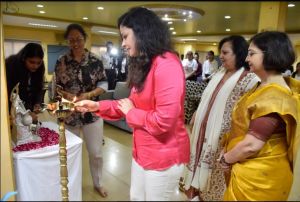 कार्यशाला में विद्यार्थियों ने सीखीं मेकअप की बारीकियाँ