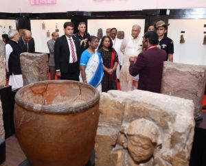  राष्ट्रपति   द्रौपदी मुर्मु छत्तीसगढ़ की पुरातात्विक वैभव से हुईं रूबरू