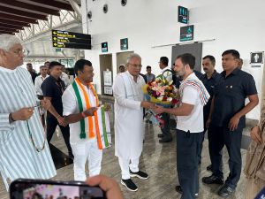 मुख्यमंत्री  ने सांसद  राहुल गांधी का माना एयरपोर्ट पर  किया आत्मीय स्वागत