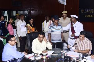 ग्रामीण ने की नहर में पीचिंग कार्य किये जाने की मांग ग्रामीण ने की नहर में पीचिंग कार्य किये जाने की मांग