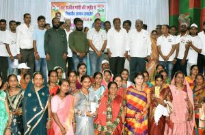 मितानिन दीदियां घर तक पहुंचकर दे रही हैं स्वास्थ्य सुविधाएं : केबिनेट मंत्री श्री अकबर मितानिन दीदियां घर तक पहुंचकर दे रही हैं स्वास्थ्य सुविधाएं : केबिनेट मंत्री श्री अकबर