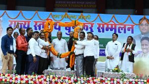 बुनकर समाज नये जमाने के अनुरूप उन्नत हुनर के साथ अपने परंपरागत पेशे को आगे बढ़ाएं: मुख्यमंत्री बुनकर समाज नये जमाने के अनुरूप उन्नत हुनर के साथ अपने परंपरागत पेशे को आगे बढ़ाएं: मुख्यमंत्री