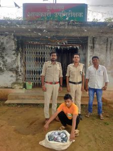 आबकारी विभाग द्वारा 09 लीटर अवैध देशी शराब जप्त कर की गई कार्रवाई 