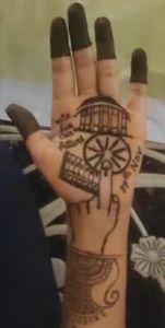  मतदान बूथ का मेहंदी रचाकर महिलाओं ने कहा 17 नवंबर जरूर करे मतदान 