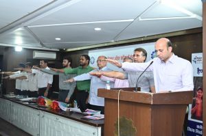  कलेक्टर डॉ भुरे ने चैंबर ऑफ कॉमर्स के &rsquo;&rsquo;पहले मतदान फिर दुकान&rsquo;&rsquo; अभियान का किया शुभारंभ