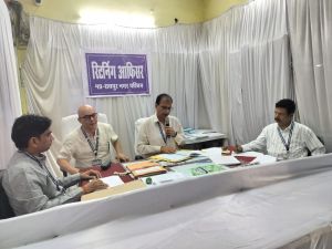   प्रेक्षकों ने नामांकन पत्र के छंटनी प्रक्रिया और स्ट्रांग रूम किया निरीक्षण