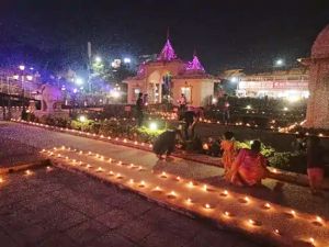 2100 दीयों से जगमग हुआ रायपुर का श्रीराम मंदिर