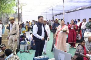 जिले के 06 विधानसभा क्षेत्रों के मतदान दलों को मतदान सामग्री का वितरण जारी जिले के 06 विधानसभा क्षेत्रों के मतदान दलों को मतदान सामग्री का वितरण जारी