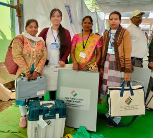 पहली बार नई जिम्मेदारी को लेकर काफी उत्साहित है युवा मतदान कर्मी पहली बार नई जिम्मेदारी को लेकर काफी उत्साहित है युवा मतदान कर्मी