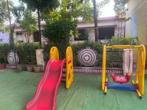 संगवारी, आदर्श एवं युवा मतदान केंद्रों में स्थापित किए गए हैं  अस्थाई आंगनबाड़ी केंद्र 