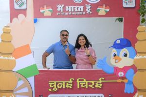 जनसंपर्क एवं परिवहन आयुक्त दीपांशु काबरा ने सपरिवार मताधिकार का प्रयोग किया जनसंपर्क एवं परिवहन आयुक्त दीपांशु काबरा ने सपरिवार मताधिकार का प्रयोग किया