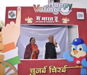 राज्यपाल श्री हरिचंदन ने किया मतदान राज्यपाल श्री हरिचंदन ने किया मतदान