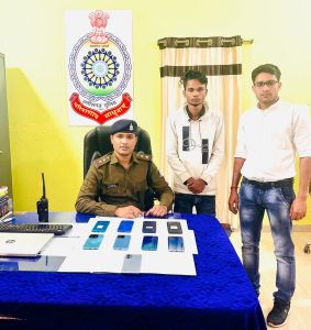 पुलिस ने बाजारों में घूम-घूमकर मोबाइल चोरी करने वाले आरोपी को दबोचा पुलिस ने बाजारों में घूम-घूमकर मोबाइल चोरी करने वाले आरोपी को दबोचा