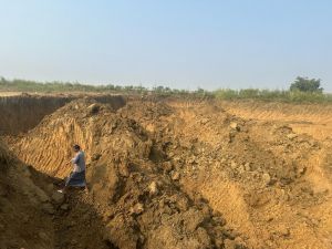 अवैध मिट्टी उत्खनन का मामला , हाईवा जप्त अवैध मिट्टी उत्खनन का मामला , हाईवा जप्त