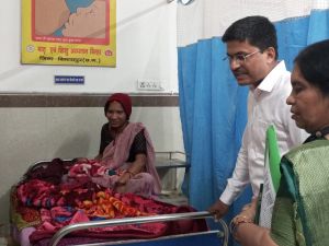 कलेक्टर ने किया सामुदायिक अस्पताल का निरीक्षण कलेक्टर ने किया सामुदायिक अस्पताल का निरीक्षण