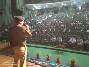  यातायात पुलिस ने ओ.पी. जिंदल स्कूल के बच्चों को दिया यातायात नियमों की जानकारी 