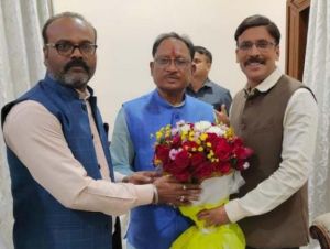 मुख्यमंत्री विष्णु देव साय से मिले शालेय शिक्षक संघ के प्रांताध्यक्ष वीरेंद्र दुबे, रखी अपनी मांगें