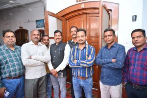  चुनाव प्रचार के बावजूद विष्णुदेव साय जी ने मेरे घर पूजा के लिए निकाला था वक्त, पंडित जी ने पूजा के बाद उन्हें मुख्यमंत्री बनने का आशीर्वाद दिया था