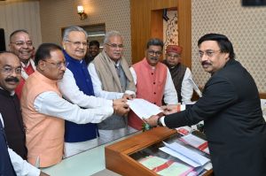  डॉ रमन सिंह ने विधानसभा अध्यक्ष के लिए दाखिल किया नामांकन