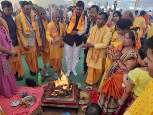  देव दक्षिणा में लिया बुराई छोड़ने का संकल्प: 51 कुण्डीय राष्ट्र जागरण गायत्री महायज्ञ की पूर्णाहुति