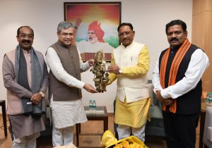  मुख्यमंत्री ने नई दिल्ली में रेलमंत्री से सौजन्य मुलाकात की