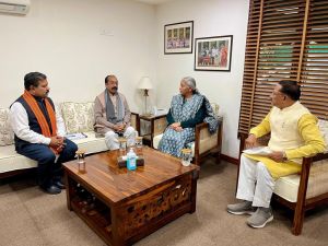  मुख्यमंत्री  ने  नई दिल्ली में वित्तमंत्री से उनके आवास पर सौजन्य मुलाकात की। 