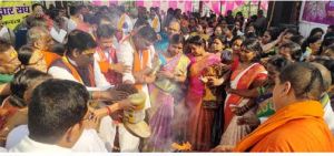  माताधाम मंदिर में गीता जयंती पर हुआ गीता महायज्ञ, दीं आहुतियां